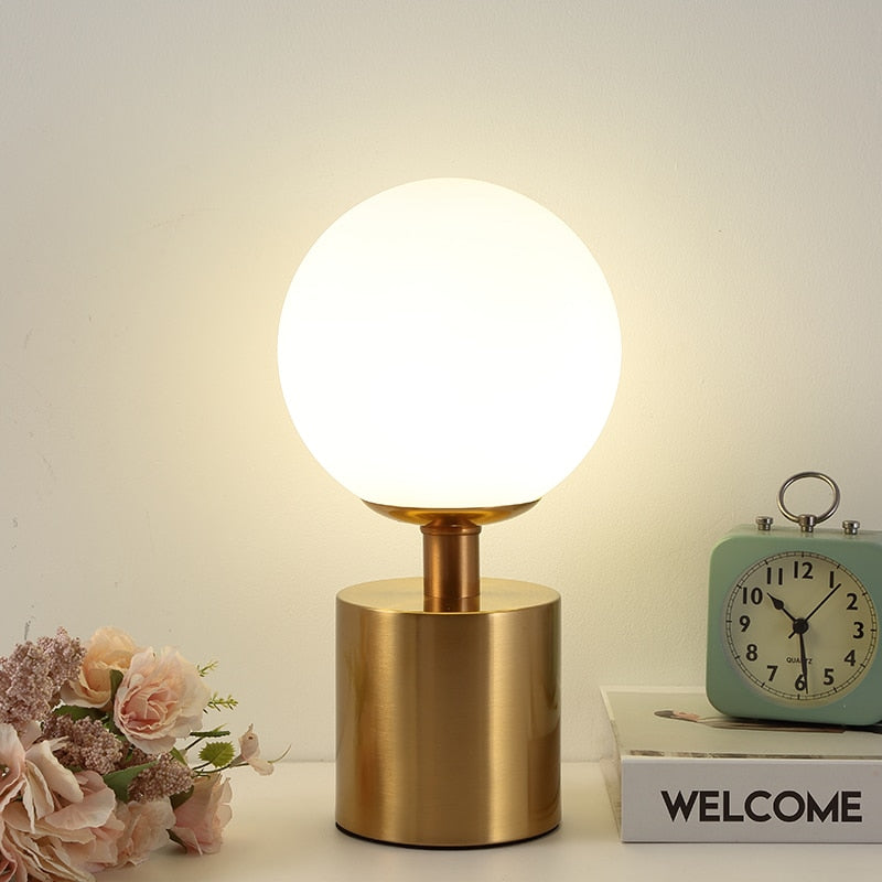 Lampe de chevet rond sur pied en laiton ONY