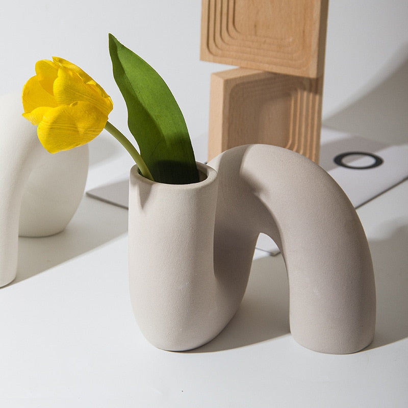 Vase beige en céramique Aima